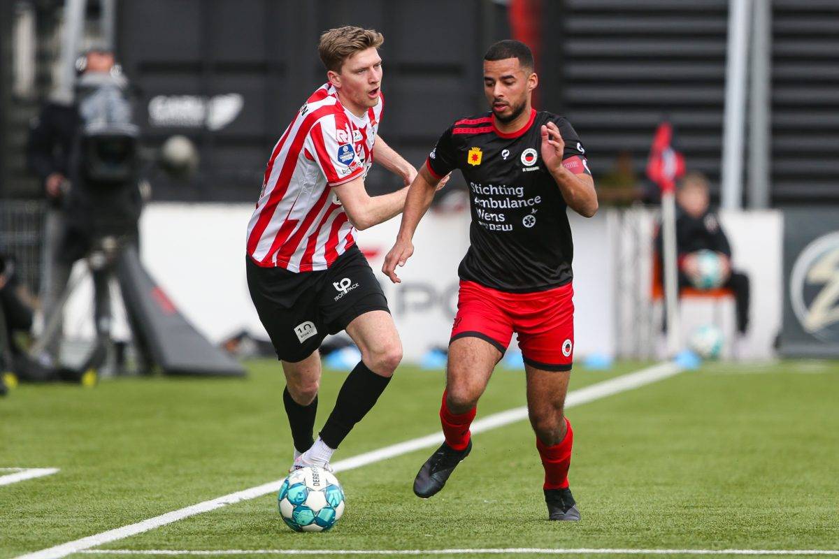 在赛场上更 在赛场上更